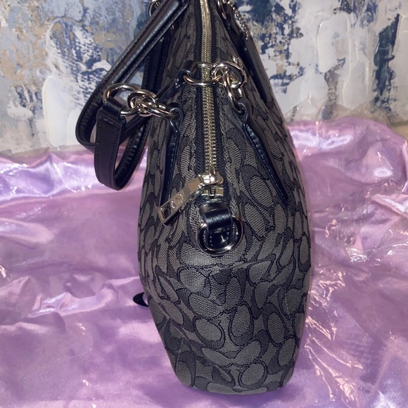 🩷EUC Coach KELSEY Black and Gray Signature Handbag - Picture 3 of 10